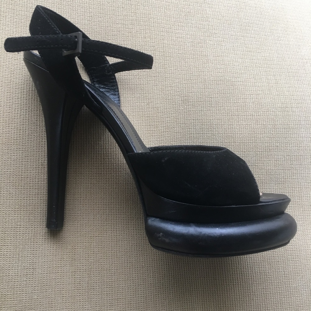 FENDI Fancy stilettos. Black leather and suede